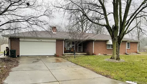 228 S Cottonwood Dr, Morristown, IN 46161