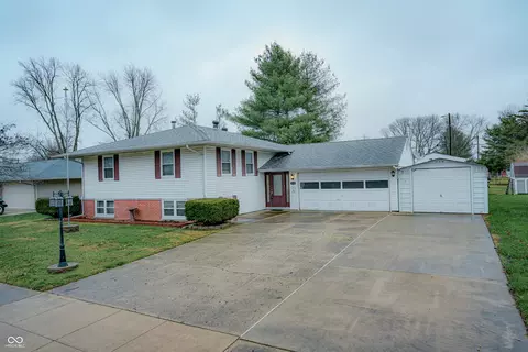 2119 Westline Dr, Columbus, IN 47203