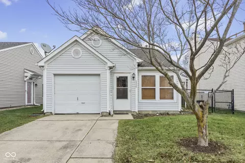 1325 Odell Ln, Greenwood, IN 46143