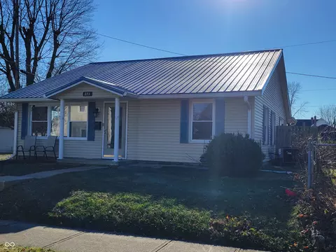 223 W 7th St, Rushville, IN 46173