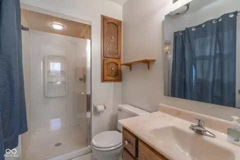 Bath - 7984 Oak Hill Dr, Plainfield, IN 46168 photo 3 of 3