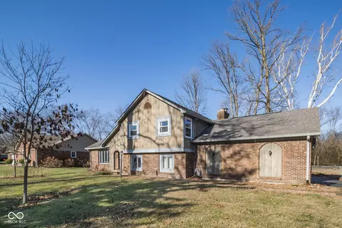 Exterior - 7984 Oak Hill Dr, Plainfield, IN 46168 photo 2 of 11