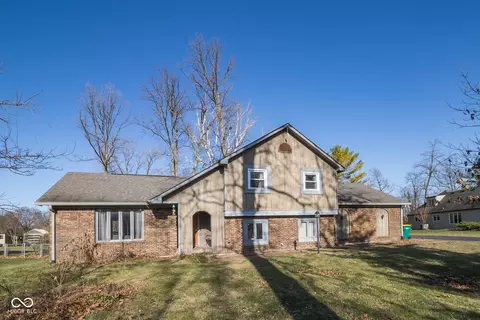 7984 Oak Hill Dr, Plainfield, IN 46168