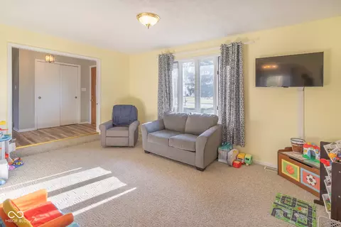 Living - 7984 Oak Hill Dr, Plainfield, IN 46168 photo 1 of 2