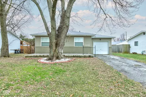 8 Crestview Dr, Greenwood, IN 46143