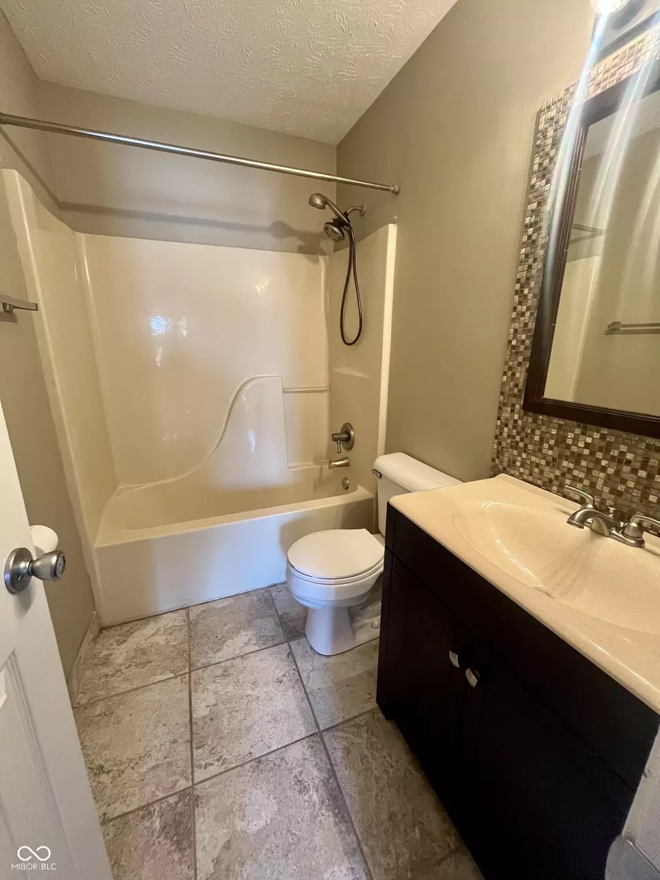 Bath - 471 E Pine Ridge Dr, Westfield, IN 46074 photo 5 of 7