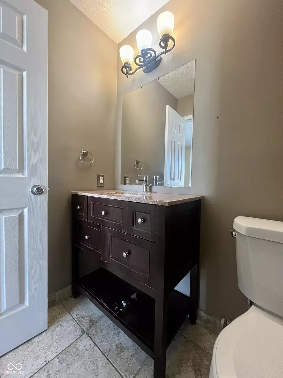 Bath - 471 E Pine Ridge Dr, Westfield, IN 46074 photo 1 of 7