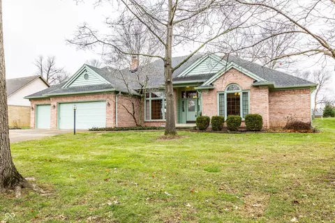 121 Derbyshire Dr, Indianapolis, IN 46229