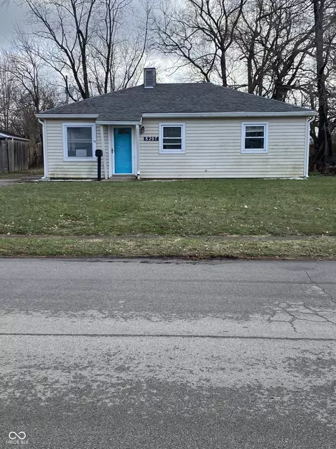 8207 Schoen Dr, Lawrence, IN 46226
