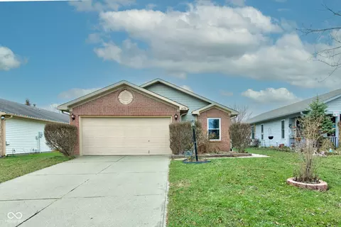 1678 Farm Meadow Dr, Greenwood, IN 46143