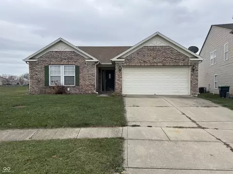 1970 Fountain Cir, Greenwood, IN 46143