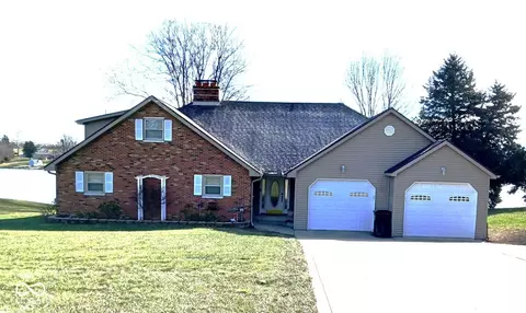 15501 E Lake Shore Dr N, Hope, IN 47246