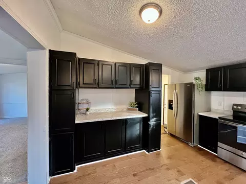 631 Della Rd, Columbus, IN 47203 photo 7