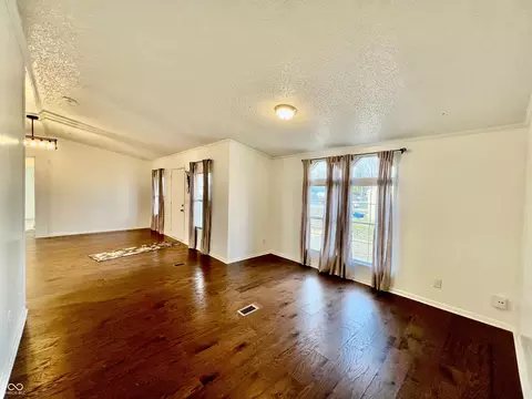 631 Della Rd, Columbus, IN 47203 photo 16