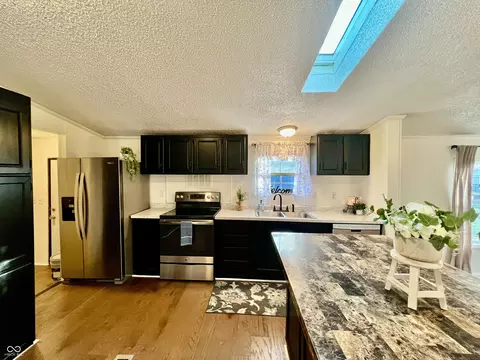 631 Della Rd, Columbus, IN 47203 photo 6