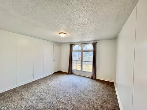 631 Della Rd, Columbus, IN 47203 photo 17