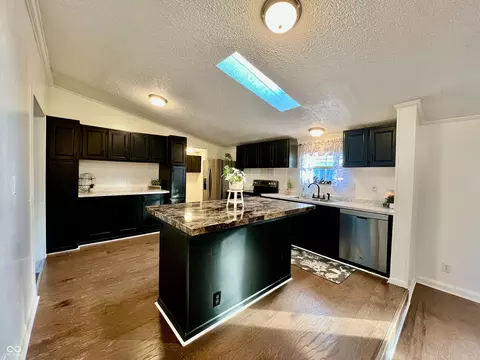 631 Della Rd, Columbus, IN 47203 photo 5