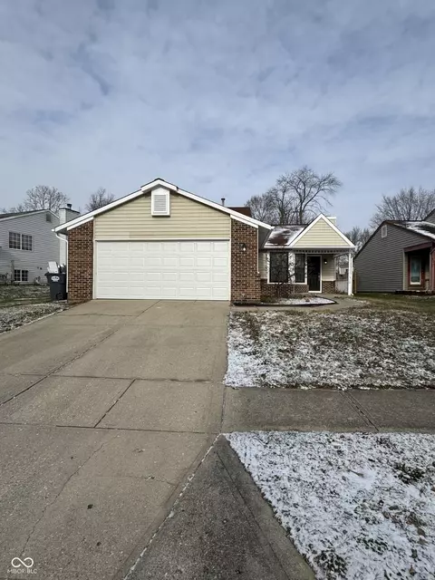 1510 Creekside Ln, Greenwood, IN 46142