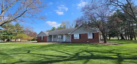 965 W New Rd, Greenfield, IN 46140