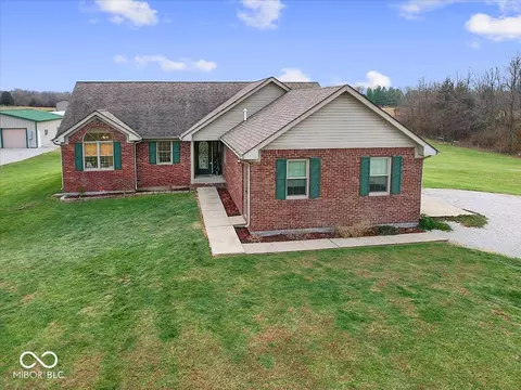 7053 E Short Blue Rd, Shelbyville, IN 46176