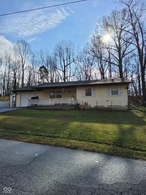 555 E Apache Trl S, North Vernon, IN 47265