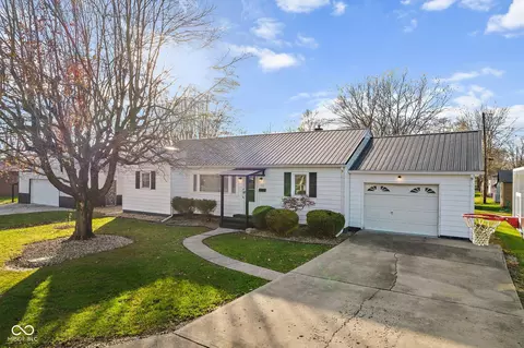 382 S 1st St, Austin, IN 47102