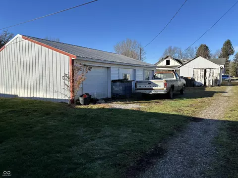 15 S East St, Carthage, IN 46115