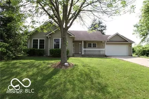 135 Hanover Dr, Morristown, IN 46161