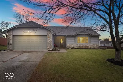 7360 Southern Lakes Dr, Indianapolis, IN 46237