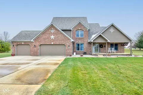 1571 S Mayberry Dr, Frankfort, IN 46041