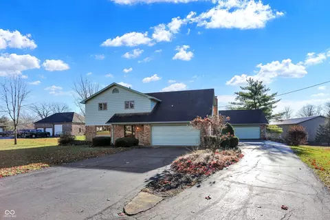 5621 Sugar Hills Dr, Greenfield, IN 46140