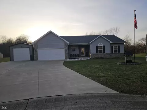 2039 Round Barn Ct, Anderson, IN 46017