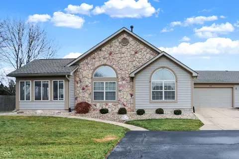 1036 Laurelwood Ln, Greenwood, IN 46142