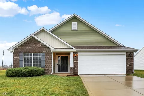 878 Cherry Tree Ln, Greenwood, IN 46143