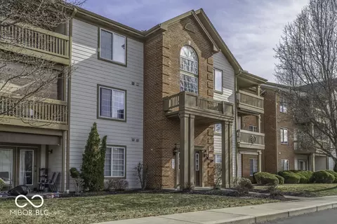 8911 Hunters Creek Dr #102, Indianapolis, IN 46227