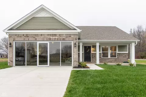 2054 Heron Dr, Seymour, IN 47274