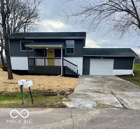 10961 W Hillview Pl, Columbus, IN 47201