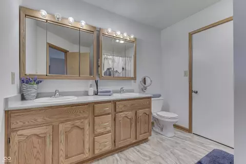 Bath - 4208 Epler Ave, Indianapolis, IN 46237 photo 1 of 3