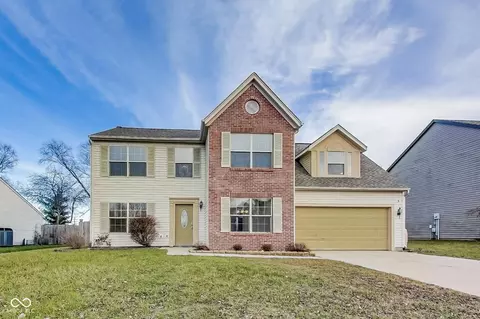 1171 Thornwood Dr, Greenwood, IN 46143