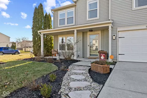 9549 W Quarter Moon Dr, Pendleton, IN 46064 photo 2