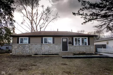 34 Crestview Dr, Greenwood, IN 46143