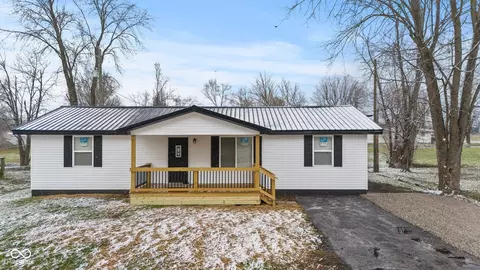 1208 W Kenwood Dr, Austin, IN 47102