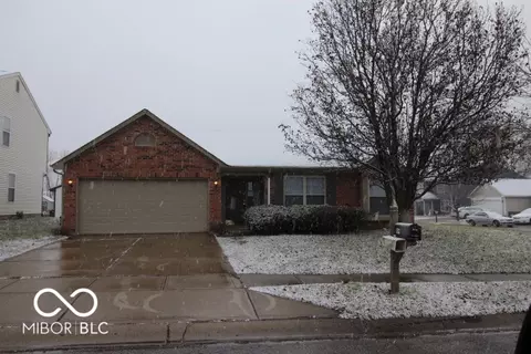 5227 Lakemanor Dr, Indianapolis, IN 46254