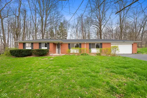 1023 W Dun Grazin Dr, Connersville, IN 47331