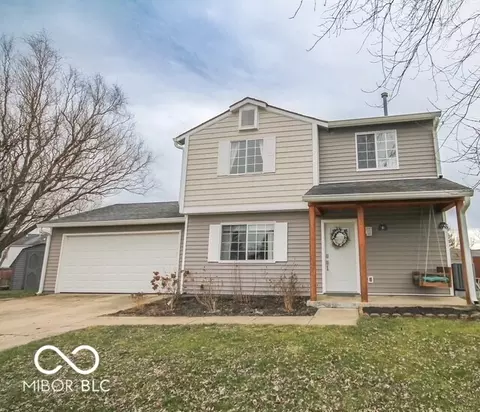 8211 N Chaucer Ct, Columbus, IN 47201