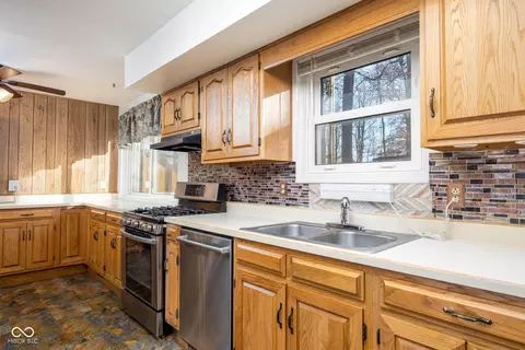 Kitchen - 99 E Sycamore Dr, Springport, IN 47386 photo 3 of 5