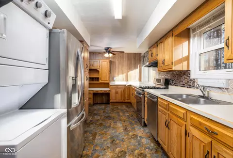 Kitchen - 99 E Sycamore Dr, Springport, IN 47386 photo 2 of 5