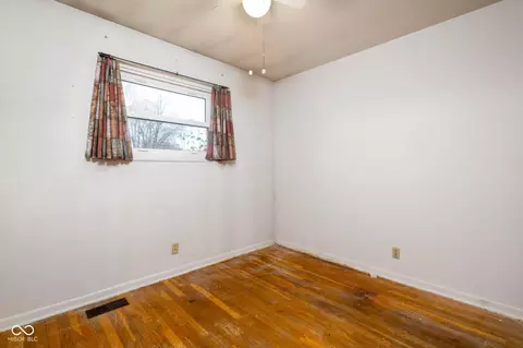 Bedroom - 99 E Sycamore Dr, Springport, IN 47386 photo 8 of 9