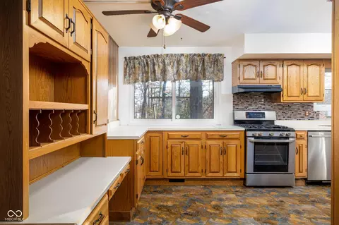 Kitchen - 99 E Sycamore Dr, Springport, IN 47386 photo 4 of 5