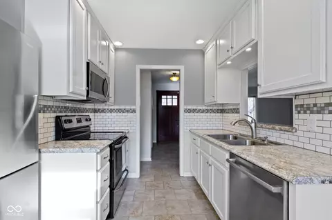 Kitchen - 2037 E 106th St, Carmel, IN 46032 photo 2 of 4